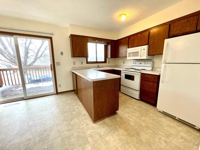 6166 Upper 51st Street N, Oakdale, MN 55128