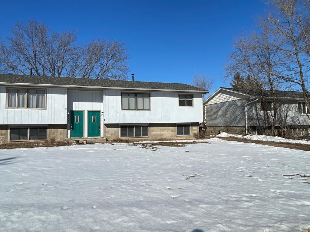 6166 Upper 51st Street N, Oakdale, MN 55128