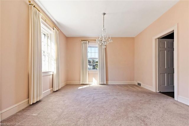 330 Kemp LN, Chesapeake, VA 23325