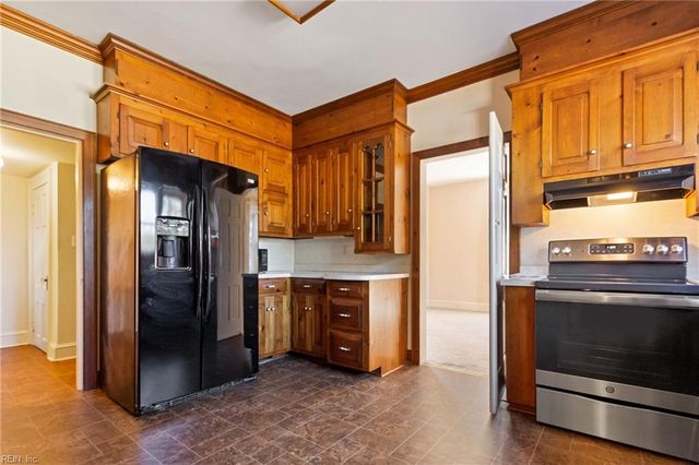 330 Kemp LN, Chesapeake, VA 23325