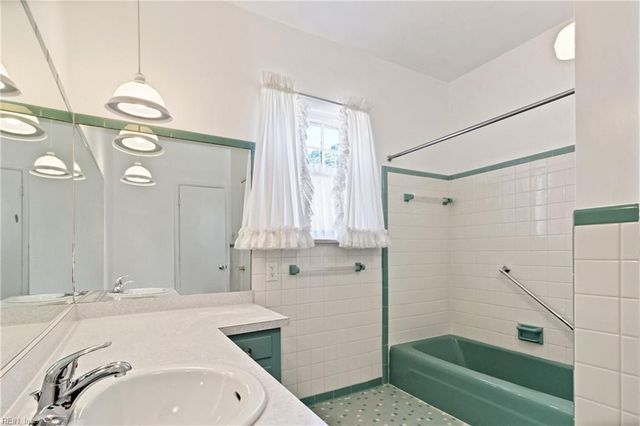 330 Kemp LN, Chesapeake, VA 23325