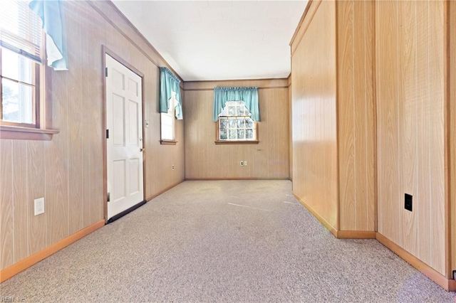 330 Kemp LN, Chesapeake, VA 23325