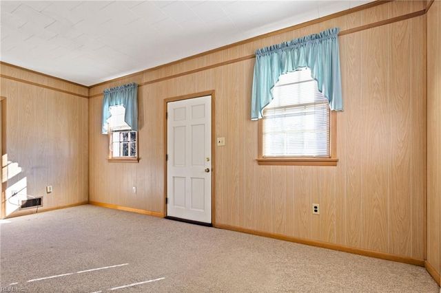 330 Kemp LN, Chesapeake, VA 23325