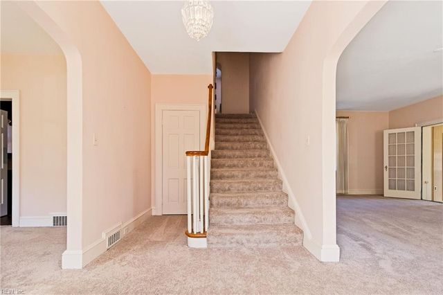 330 Kemp LN, Chesapeake, VA 23325