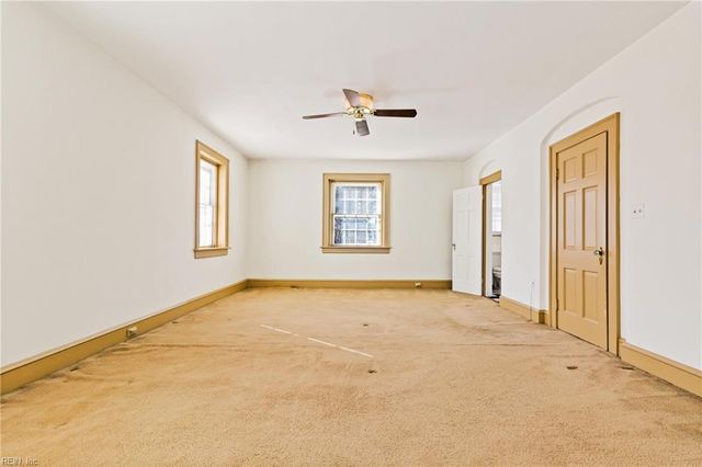 330 Kemp LN, Chesapeake, VA 23325