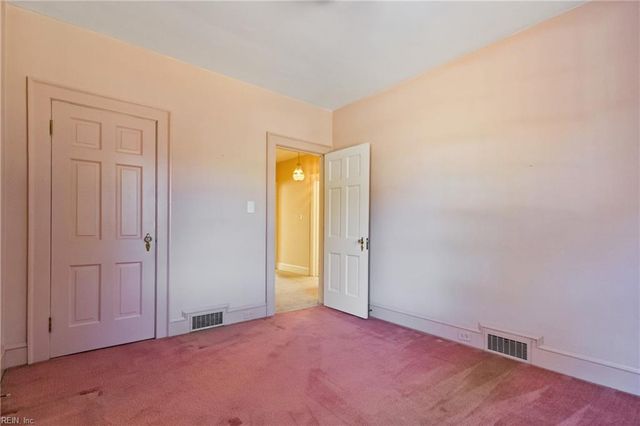 330 Kemp LN, Chesapeake, VA 23325