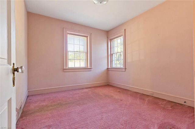 330 Kemp LN, Chesapeake, VA 23325