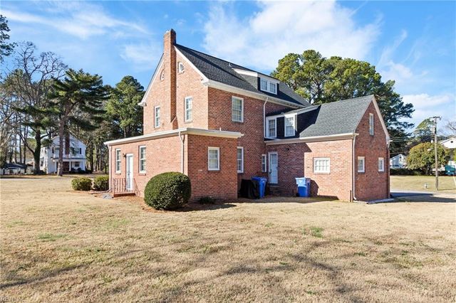 330 Kemp LN, Chesapeake, VA 23325