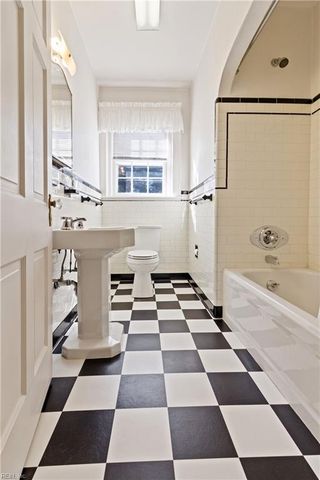 330 Kemp LN, Chesapeake, VA 23325