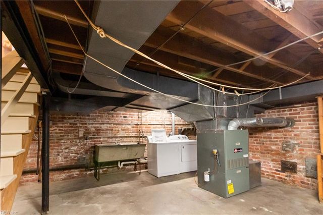 330 Kemp LN, Chesapeake, VA 23325