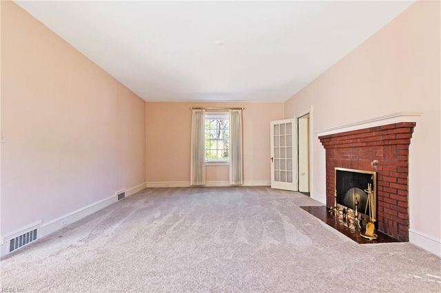 330 Kemp LN, Chesapeake, VA 23325