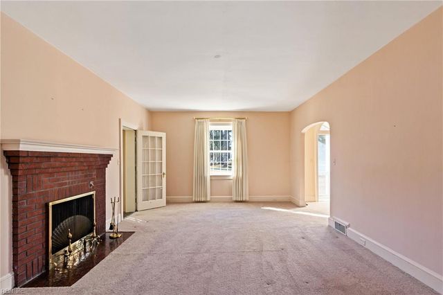 330 Kemp LN, Chesapeake, VA 23325