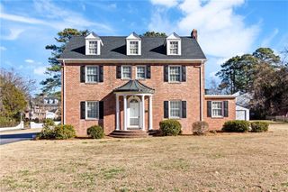 330 Kemp LN, Chesapeake, VA 23325
