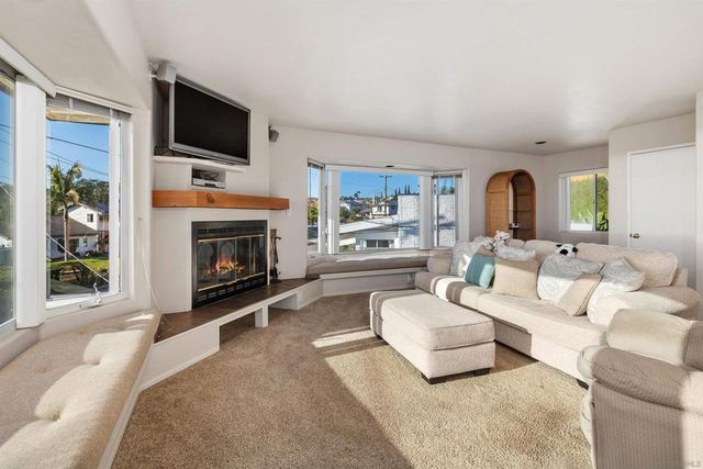 5111 WINDSOR DR, San Diego, CA 92109