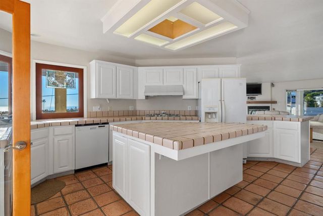 5111 WINDSOR DR, San Diego, CA 92109