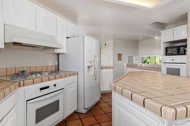 5111 WINDSOR DR, San Diego, CA 92109