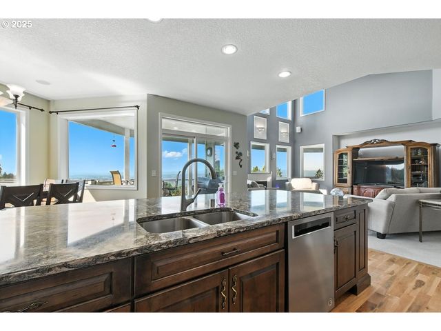 442 VARSITY Rd, Kalama, WA 98625
