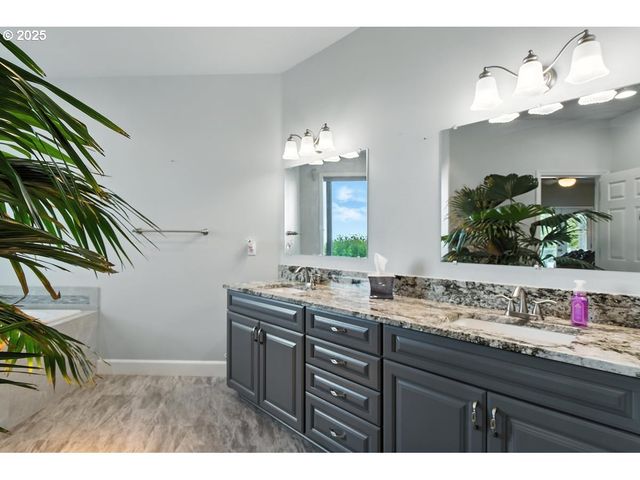 442 VARSITY Rd, Kalama, WA 98625