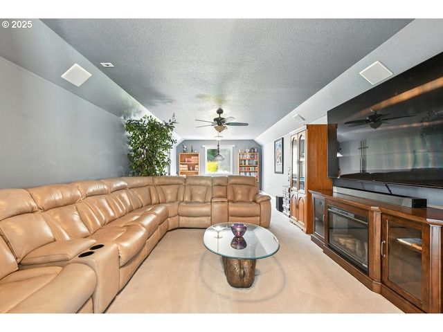 442 VARSITY Rd, Kalama, WA 98625