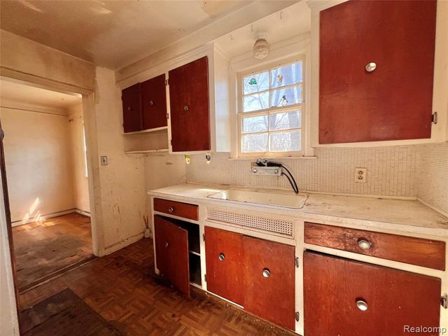 2690 Ellwood Avenue, Berkley, MI 48072