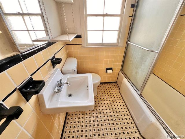 2690 Ellwood Avenue, Berkley, MI 48072