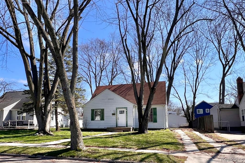 2690 Ellwood Avenue, Berkley, MI 48072