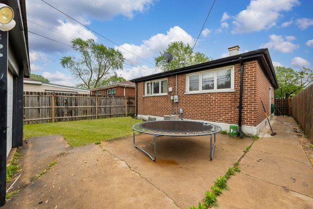 2816 E 127th Street, Chicago, IL 60633