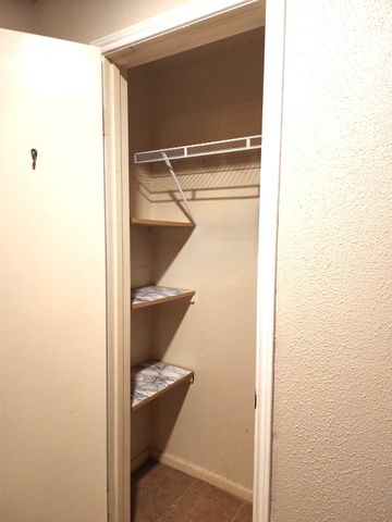 718 Silverpines Road, Houston, TX 77062