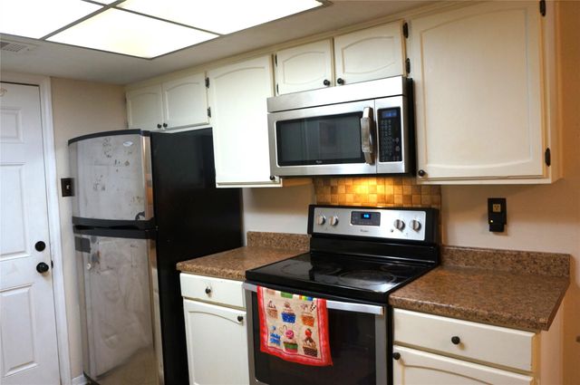 718 Silverpines Road, Houston, TX 77062