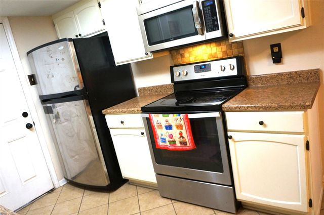 718 Silverpines Road, Houston, TX 77062