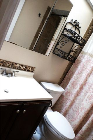 718 Silverpines Road, Houston, TX 77062