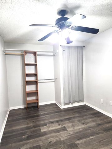 718 Silverpines Road, Houston, TX 77062