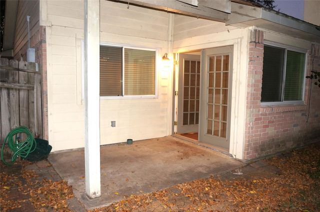 718 Silverpines Road, Houston, TX 77062