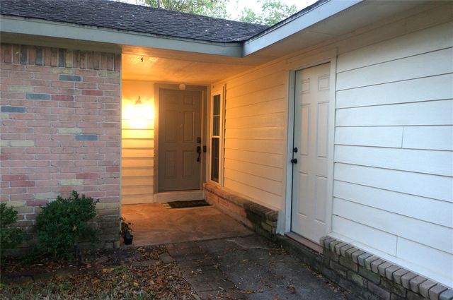 718 Silverpines Road, Houston, TX 77062