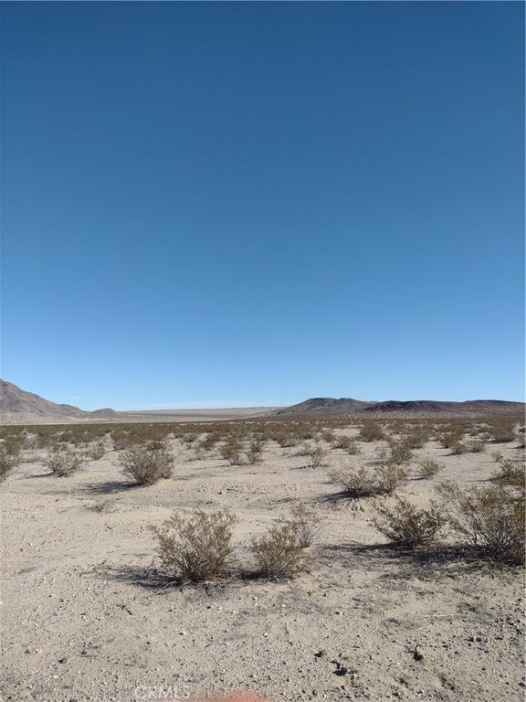 Image 2 of property listing at 25 Dune (near) Road, Lucerne Valley, CA 92356