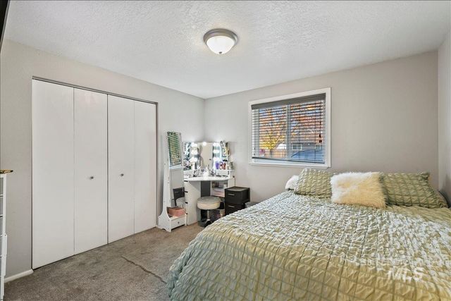 911 N La Cresta Ave, Caldwell, ID 83605