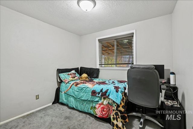 911 N La Cresta Ave, Caldwell, ID 83605