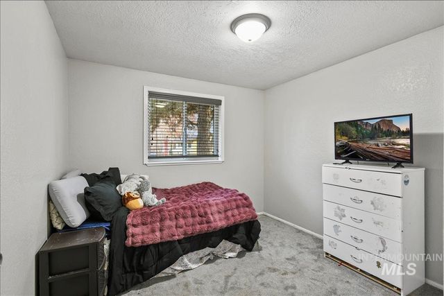 911 N La Cresta Ave, Caldwell, ID 83605