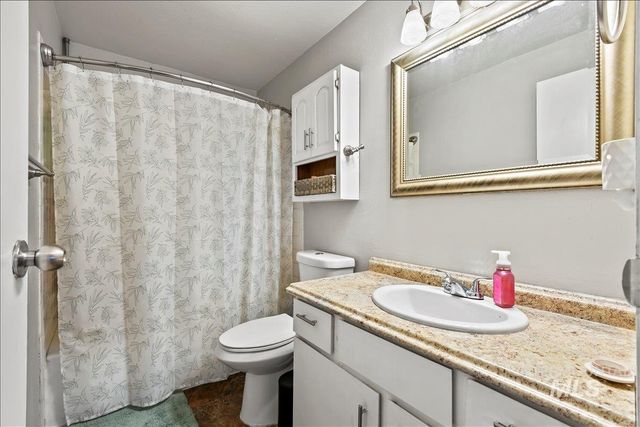 911 N La Cresta Ave, Caldwell, ID 83605