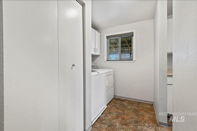 911 N La Cresta Ave, Caldwell, ID 83605