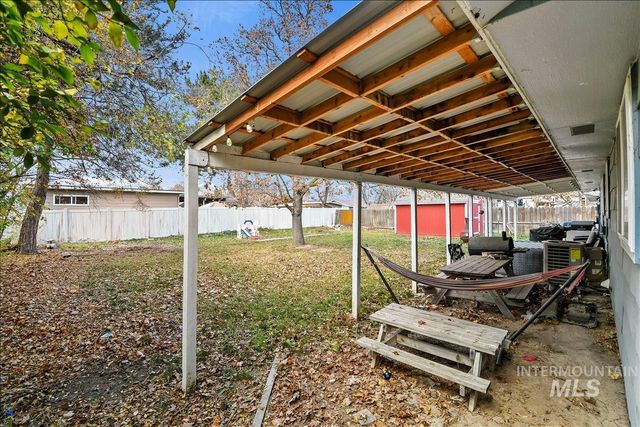 911 N La Cresta Ave, Caldwell, ID 83605