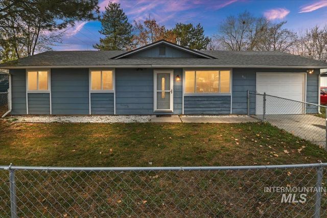 911 N La Cresta Ave, Caldwell, ID 83605