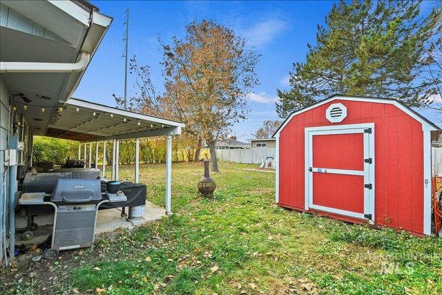 911 N La Cresta Ave, Caldwell, ID 83605