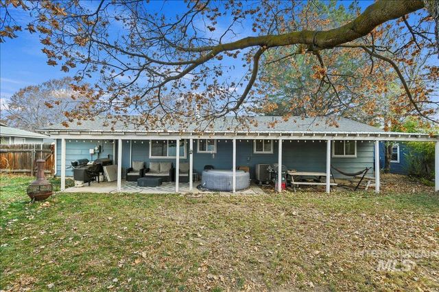 911 N La Cresta Ave, Caldwell, ID 83605