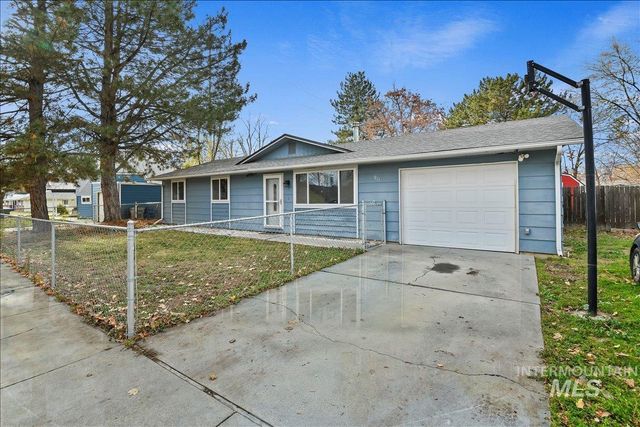 911 N La Cresta Ave, Caldwell, ID 83605