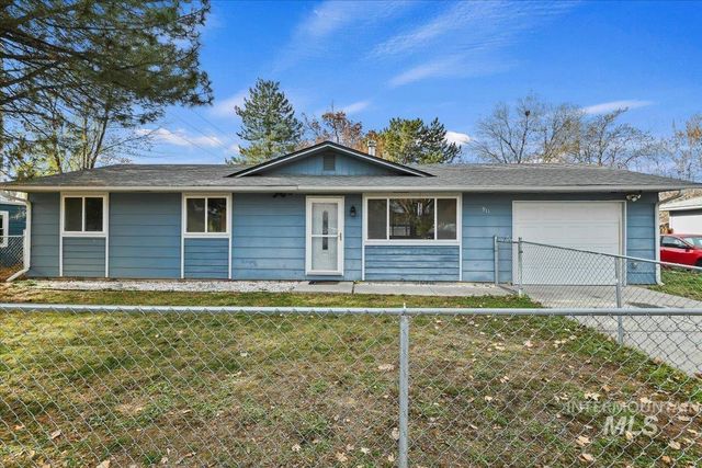 911 N La Cresta Ave, Caldwell, ID 83605