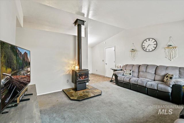 911 N La Cresta Ave, Caldwell, ID 83605