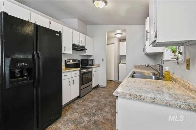 911 N La Cresta Ave, Caldwell, ID 83605