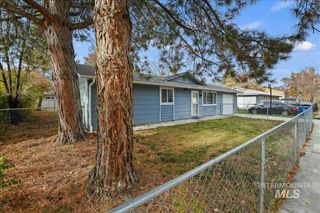 911 N La Cresta Ave, Caldwell, ID 83605