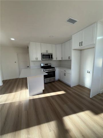 7012 Balcom Ave. Avenue, Reseda, CA 91335